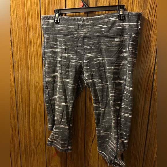 Women’s Gray Patterned leggings - Picture 1 of 5